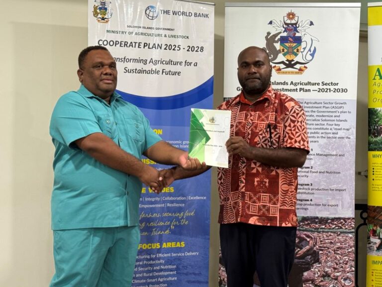 MAL Minister Hon Franklyn Derek Wasi and MAL PS Dr Samson Viulu launching the New Cooperate Plan. (2)