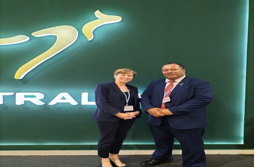 Hon. Mua Meets Senator McAlister at the COP27